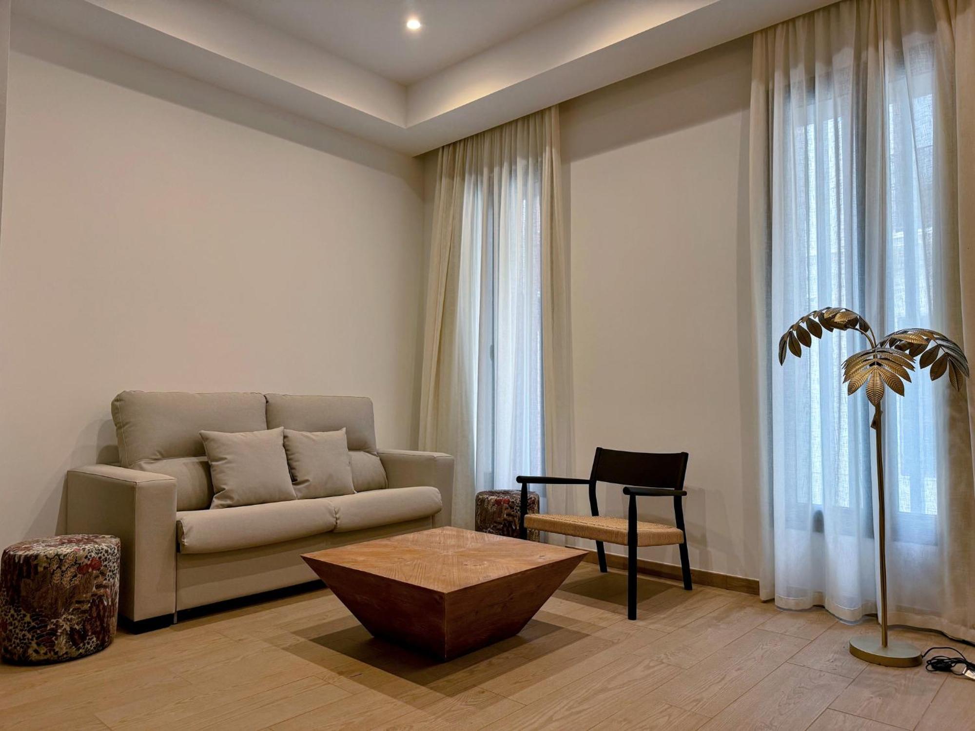 Redes Royale Apartments By Misterhost Севилья Экстерьер фото