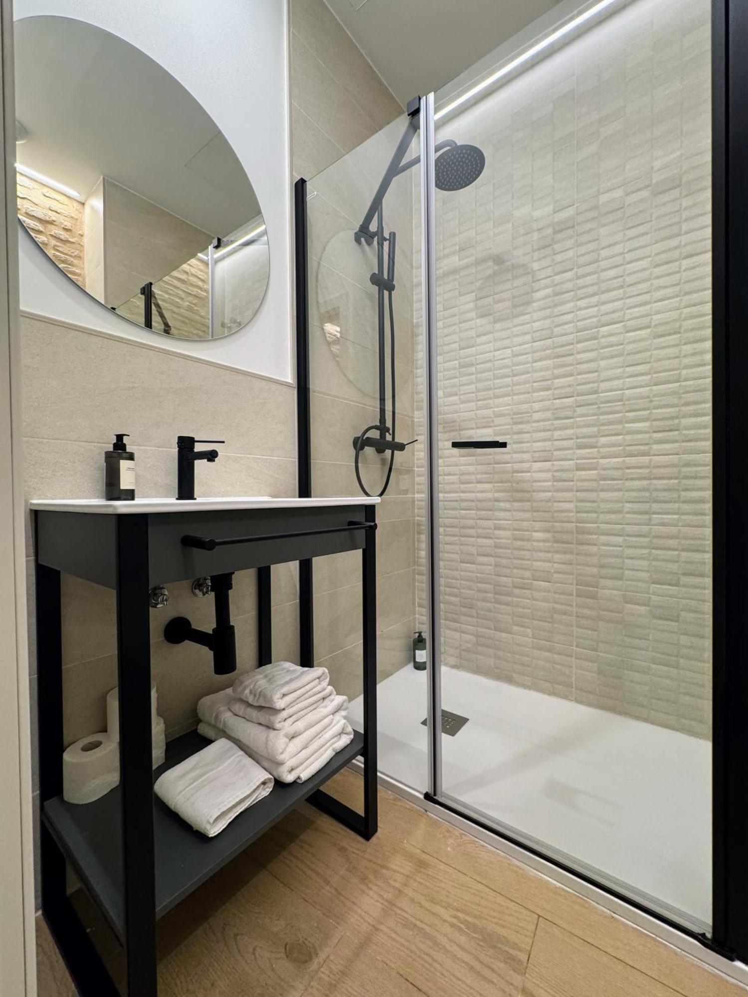 Redes Royale Apartments By Misterhost Севилья Экстерьер фото